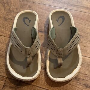 OluKai Men's Olive and Tan Flip Flop Sandals